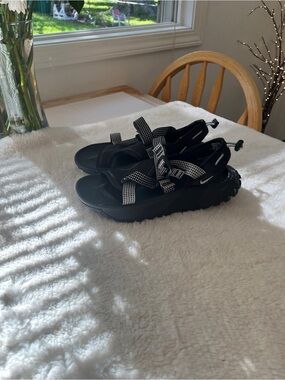 Nike Canyon Sandals Black/White Hiking Sport Sandals Women’s size 7